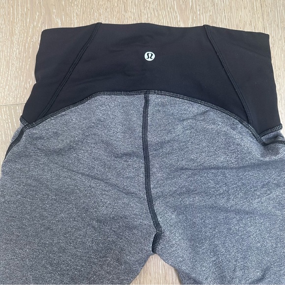 Lululemon cropped grey & black leggings. 🏃♀️ - Picture 5 of 6